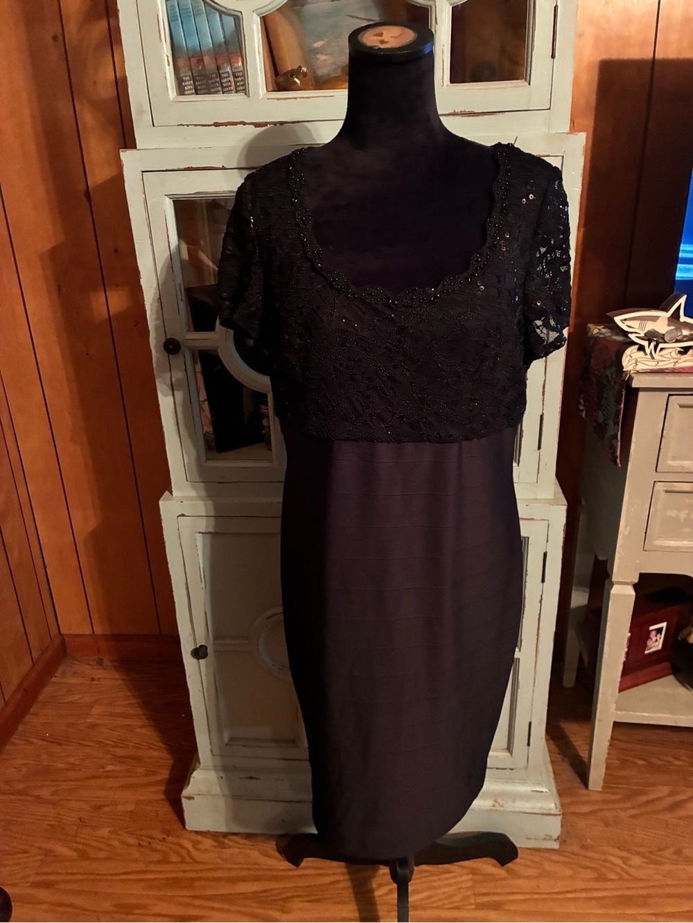 Ladies R&M Richards Black Beaded Lace Overlay Cocktail Dress Size 16 B4